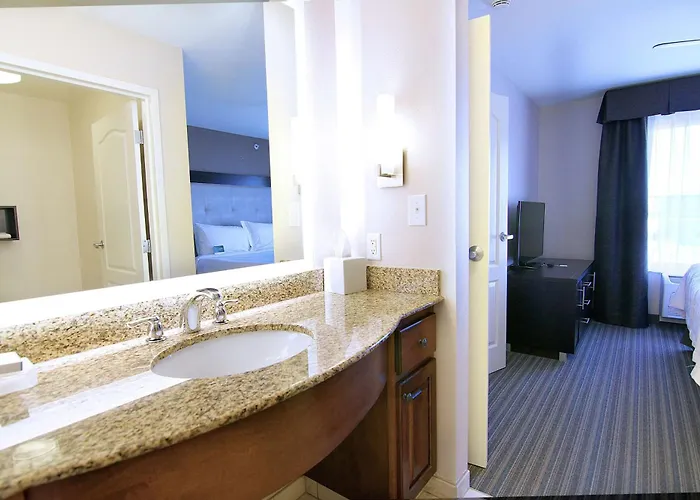 Hotel Homewood By Hilton Fargo