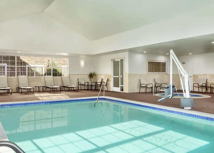 Hotel Homewood By Hilton Fargo