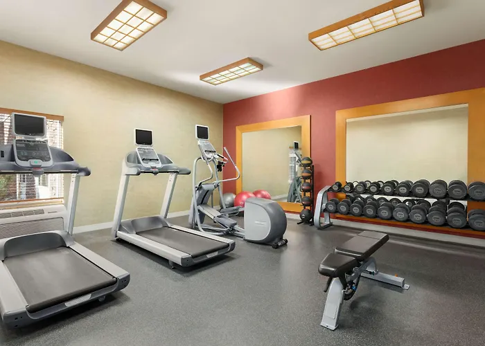 Hotel Homewood By Hilton Fargo