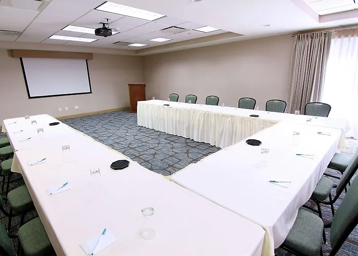 Hotel Homewood By Hilton Fargo